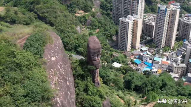 广东与湖南交界的一座山,一边是仙女一边是猴子,最后被神龙隔缘