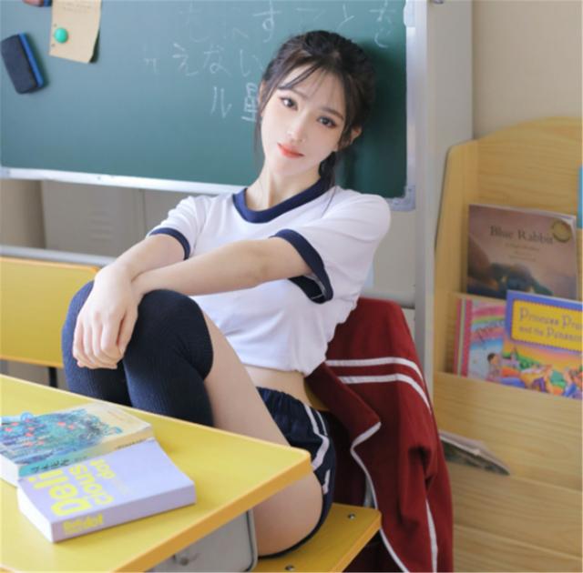 奶兔胡媛媛JK装学做菜,白袜吸睛帮学弟擦汗!网友:梦导哭晕厕所