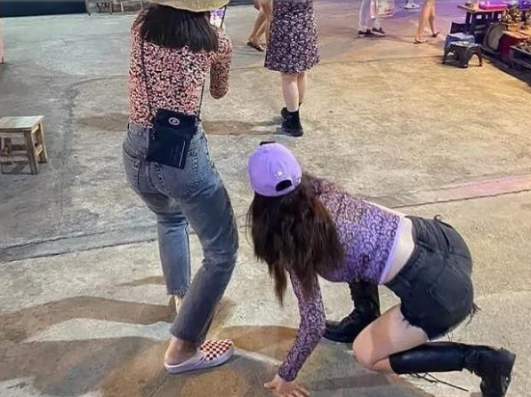 韩女星金泫雅与男友水下拥吻,甜蜜十足羡煞旁人,泳衣大秀好身材