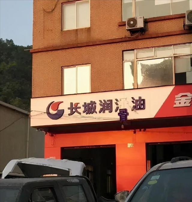 周冬雨脱了!上半身全裸“手也不遮”,破尺度大片引热议