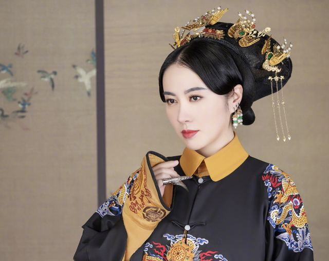 叶璇“变脸”?6位港风女神容颜大改:有的圆脸变尖脸,有的脸僵