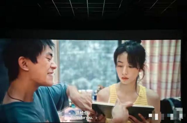 易烊千玺新片“摸胸戏”被投诉,尺度大儿童不宜,网友怒骂很荒唐