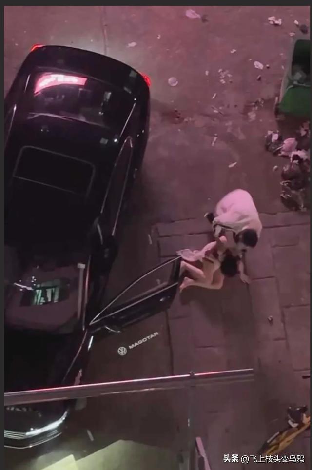 刺激!长腿美女小姐姐被暴揍