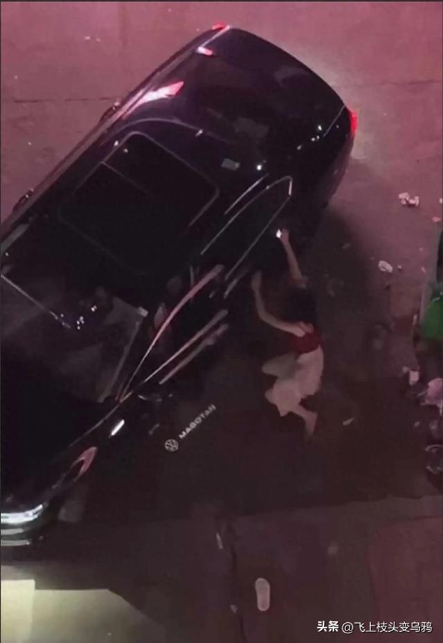 刺激!长腿美女小姐姐被暴揍