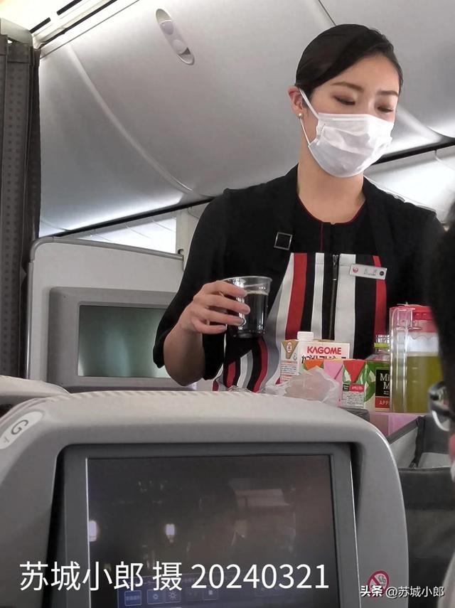 日本航空的美女空乘小姐姐:从上海虹桥机场坐日航