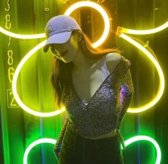 韩女星金泫雅与男友水下拥吻,甜蜜十足羡煞旁人,泳衣大秀好身材