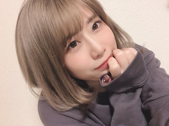 丰满车灯夺人眼球!日本正妹偶像 奥津マリリ 美照赏