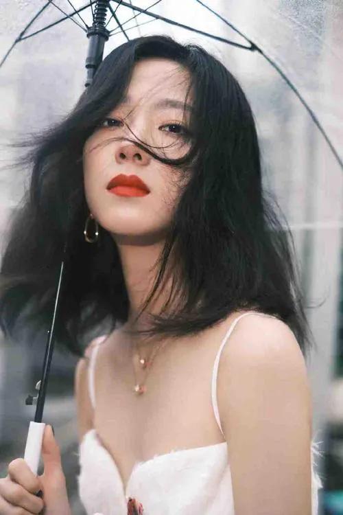 实地探访!成都私人影院美女陪看可亲嘴摸胸可过夜,都是00后!