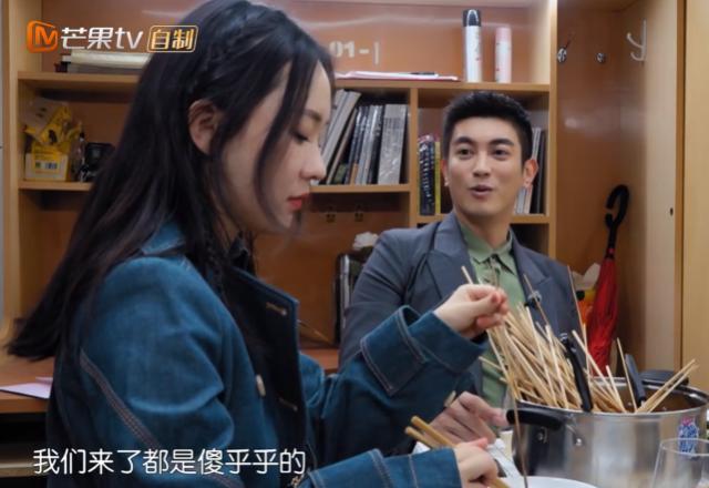 霍思燕一脱成名,现场揉捏杜江的翘臀,曾和黄奕大打口水战