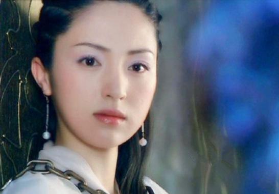 在古装剧中女星被绑的瞬间,李绮红让人哭笑不得,董璇眉目如画