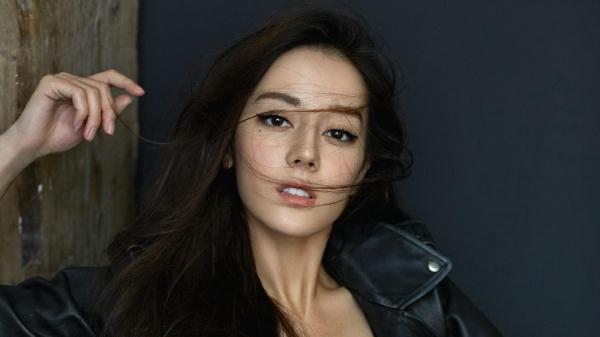 热巴的鼻子,娜扎的嘴,佟丽娅的眼睛,“合成”之后却撞脸她!