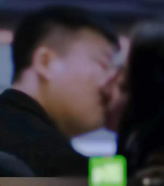 女子地铁内“裸照”被疯传?网友怒了!