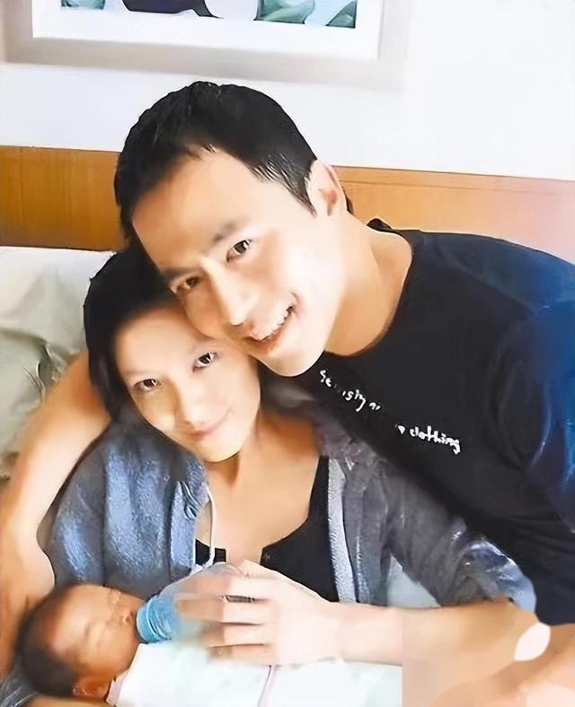 42 岁美少女,曾拍“三级片”,性感不输柳岩