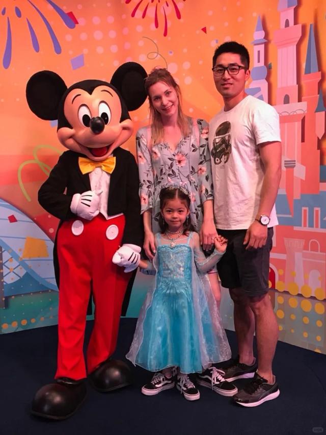 湖北小伙娶澳洲美女,婚后生俩娃,媳妇年入40万,小伙成全职奶爸