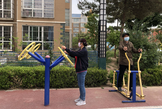 黑河早市邂逅俄罗斯美女,出租房里定终身,俄罗斯人真是敢爱敢恨