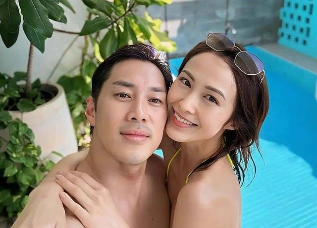 香港女星汤怡胸部意外丰满引质疑,消瘦身材与胸骨成焦点