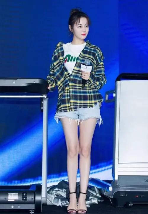 长着一张“长脸”也好看的5位女星,个个仙气飘飘,你最喜欢谁?