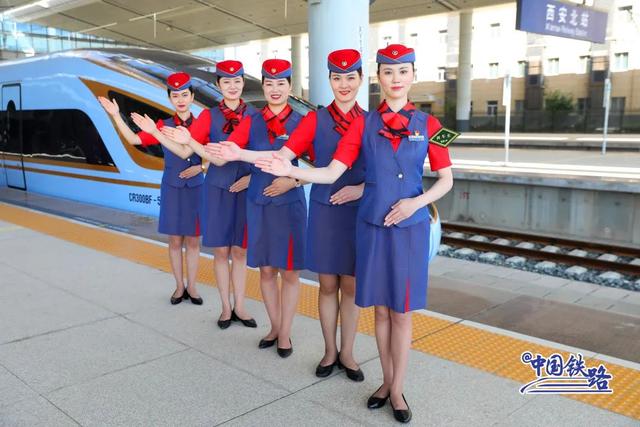 乘务员小姐姐换制服啦!