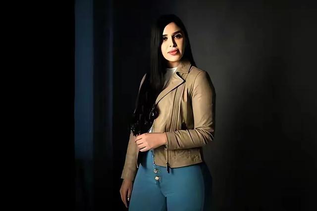 大毒枭私生活:选美皇后沦为情妇,疯狂追求大胸美女并让她们丰胸