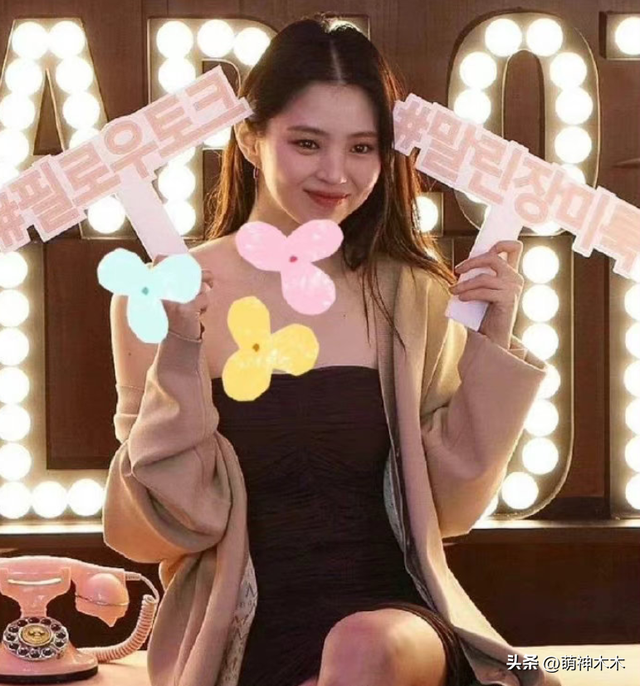 韩星韩素希当众举止异常,五官不受控表情怪异,被质疑精神不正常