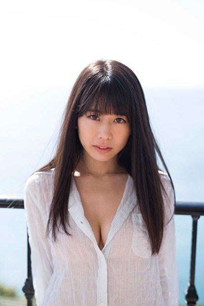 丰满车灯夺人眼球!日本正妹偶像 奥津マリリ 美照赏