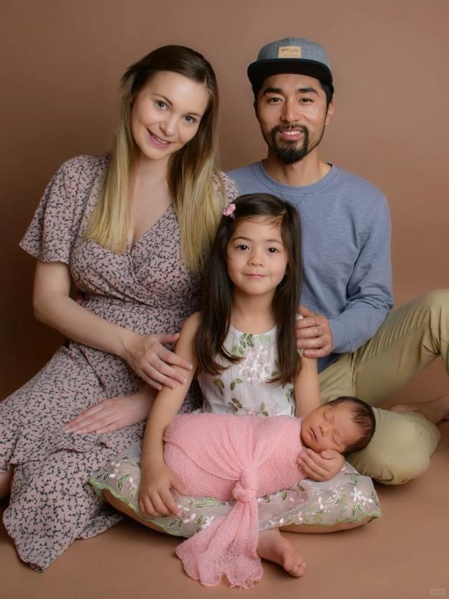 湖北小伙娶澳洲美女,婚后生俩娃,媳妇年入40万,小伙成全职奶爸