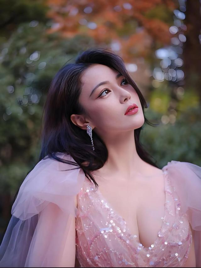 张馨予也太美了!丰乳肥臀,致命诱惑!