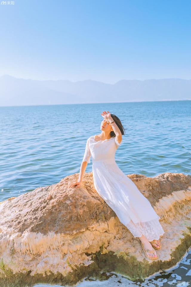 洱海边的白裙蕾丝少女,被网友誉为清纯女神