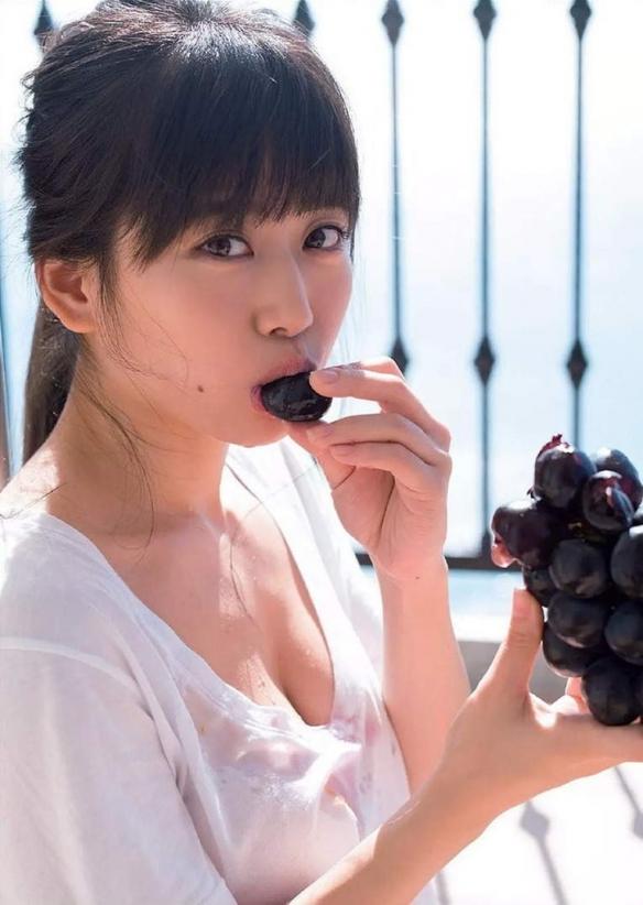 丰满车灯夺人眼球!日本正妹偶像 奥津マリリ 美照赏