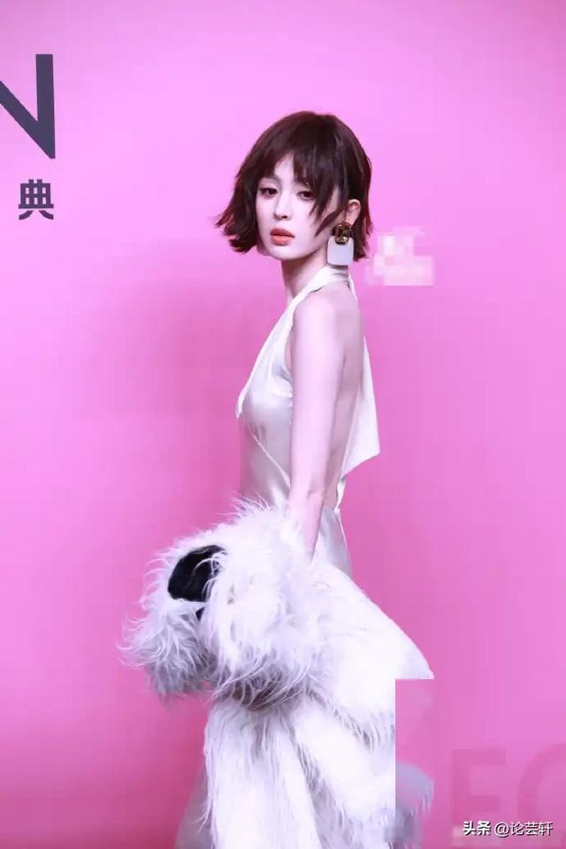 深圳这一夜,赵露思、林允的胸,露背的娜扎,都败给了朱珠的深V