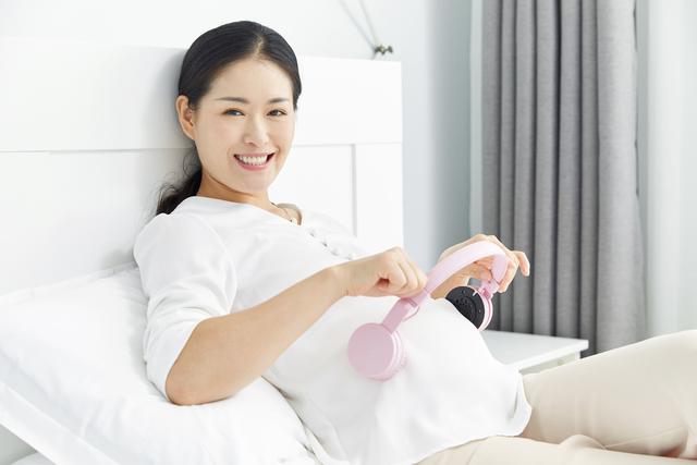 “最美孕妇”火了,肤白貌美,前凸后翘大长腿,网友:气质孕妈