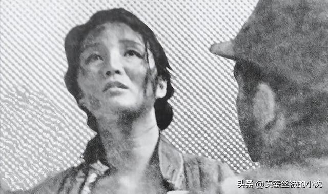 30张屈辱照片:德国女犯一丝不挂被枪决,被拍卖的大胸女人