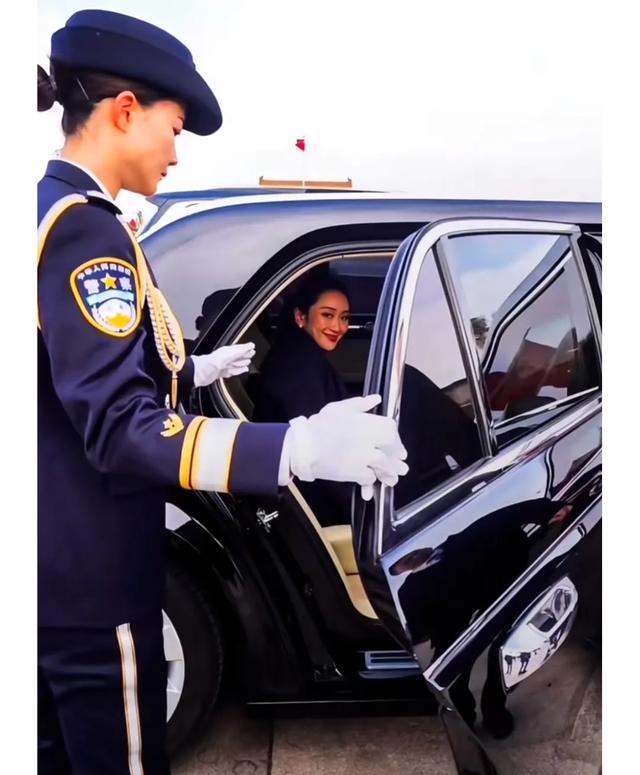 颜值爆表!泰国美女总理访华,特级保镖竟是“冷面女战神”