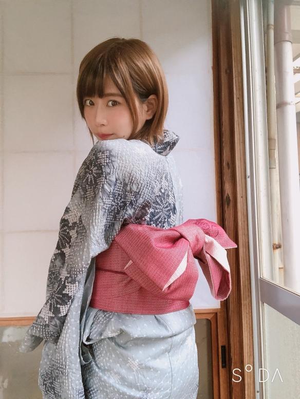 丰满车灯夺人眼球!日本正妹偶像 奥津マリリ 美照赏