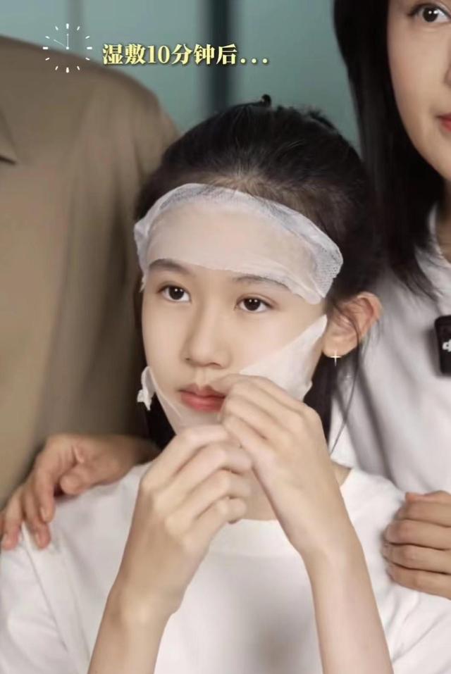 陆毅女儿贝尔近照惊艳,腿又长又细,身高直逼180cm