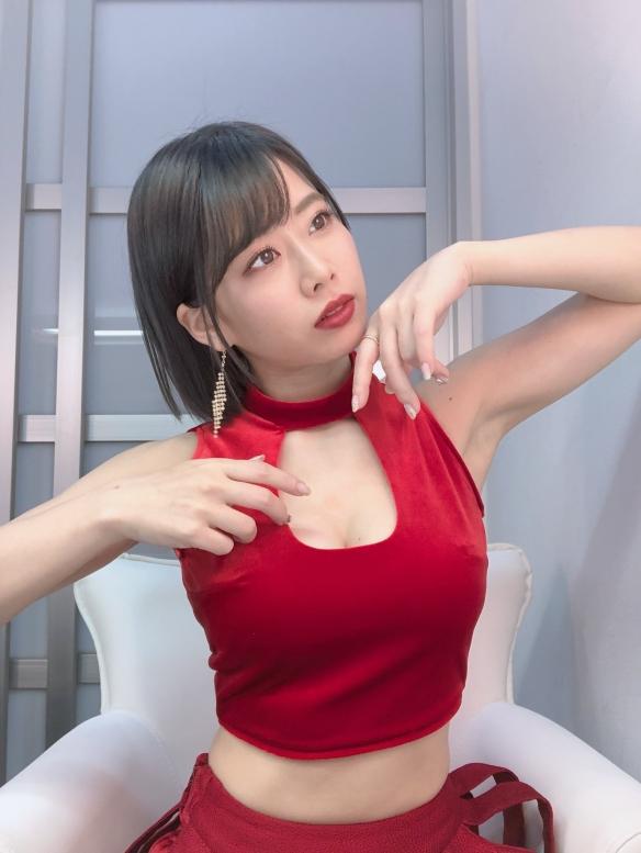 丰满车灯夺人眼球!日本正妹偶像 奥津マリリ 美照赏