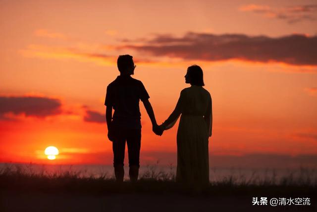 一个日本人爱上一个中国的酒吧女郎,不想最后居然是身首异处
