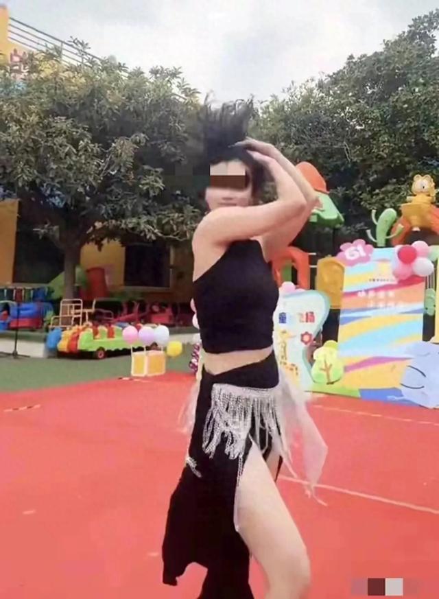 笑不活了,美女幼师幼儿园跳性感热舞,我却笑死在评论区