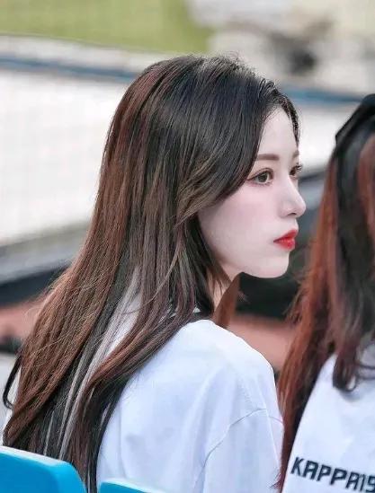 韩国啦啦队网红美女LeeHoZeong身材确实很出色