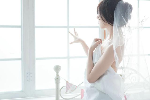 甜美性感女神新娘妆摄影写真