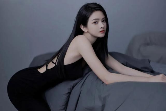 惊艳少妇!玉背美腿御姐,演绎极致性感风情!