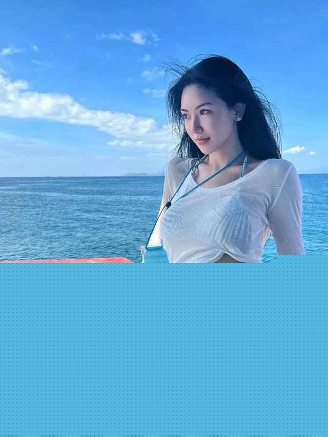 国内女网红穿比基尼性感迷人,诱人妙曼身姿