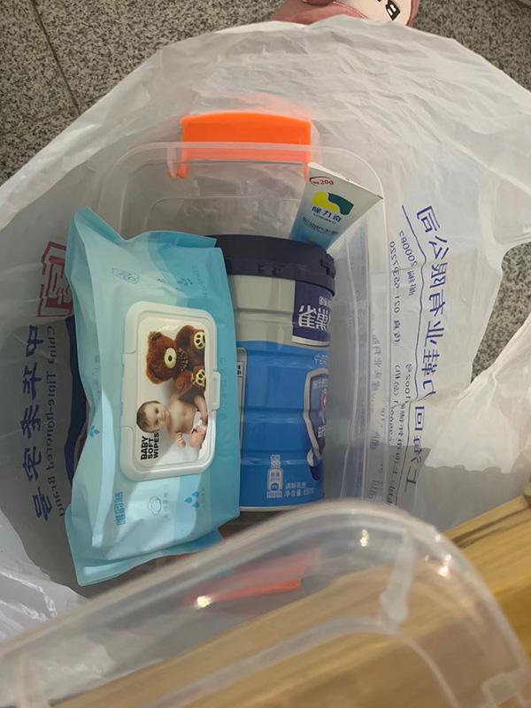 感染新冠肺炎哺乳期妈妈:我在方舱用吸奶器,护士为我制遮挡