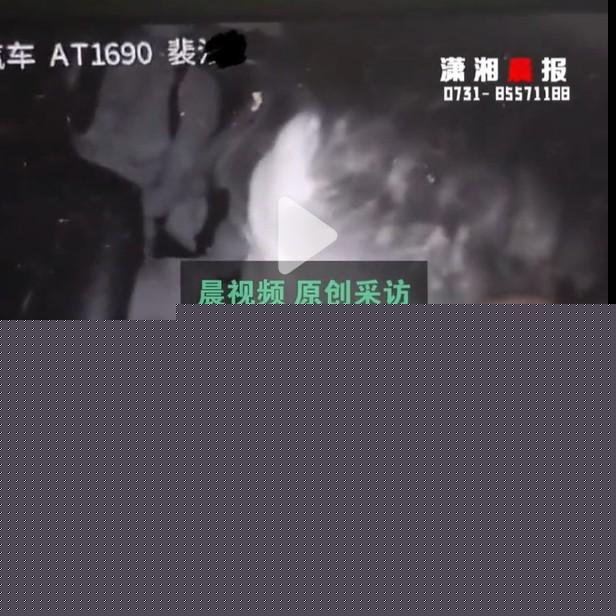 司机无耻!美女没臊!重庆出租车摸胸事件,这个瓜吃得有点恶心