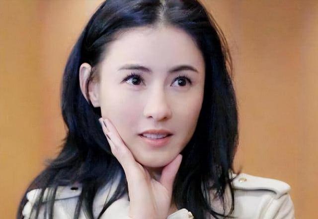 抽烟成瘾的六位女明星,个个都是老烟民,刘亦菲14岁就会抽烟了