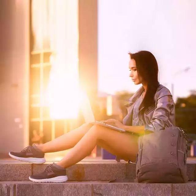乌克兰美女的斜杠人生:铁路工程师变网红,力推中国品牌