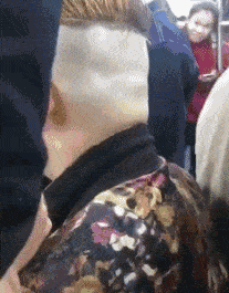 周冬雨脱了!上半身全裸“手也不遮”,破尺度大片引热议