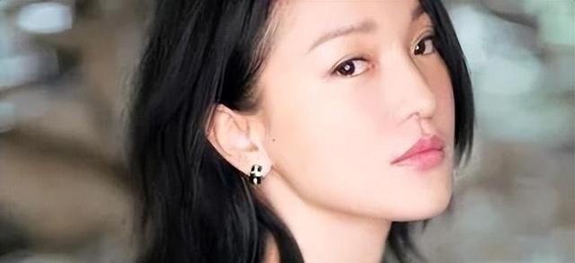 抽烟成瘾的六位女明星,个个都是老烟民,刘亦菲14岁就会抽烟了