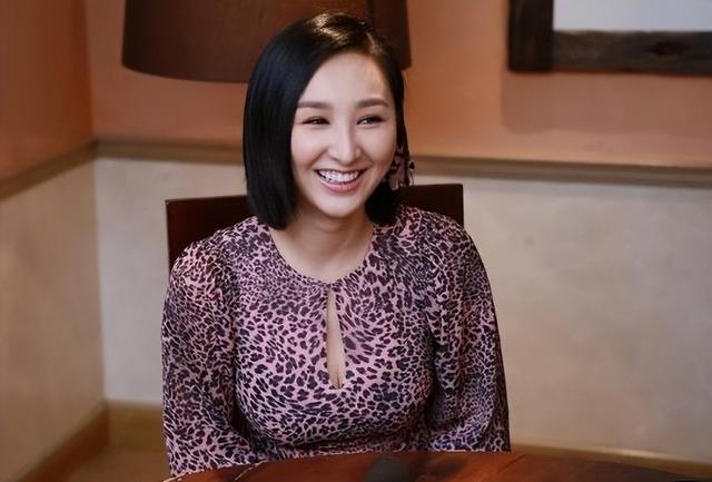 因性感身材频出负面新闻!TVB知名女星压力大曾想轻生:好不开心