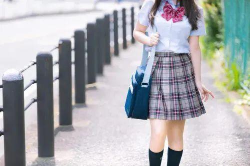 16岁日本女高中生为追星沦为站街女,月入70万全献给地下男偶像!